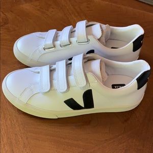 NWOT Veja Esplar Velcro Sneakers